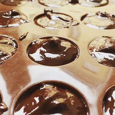 raw chocolate setting